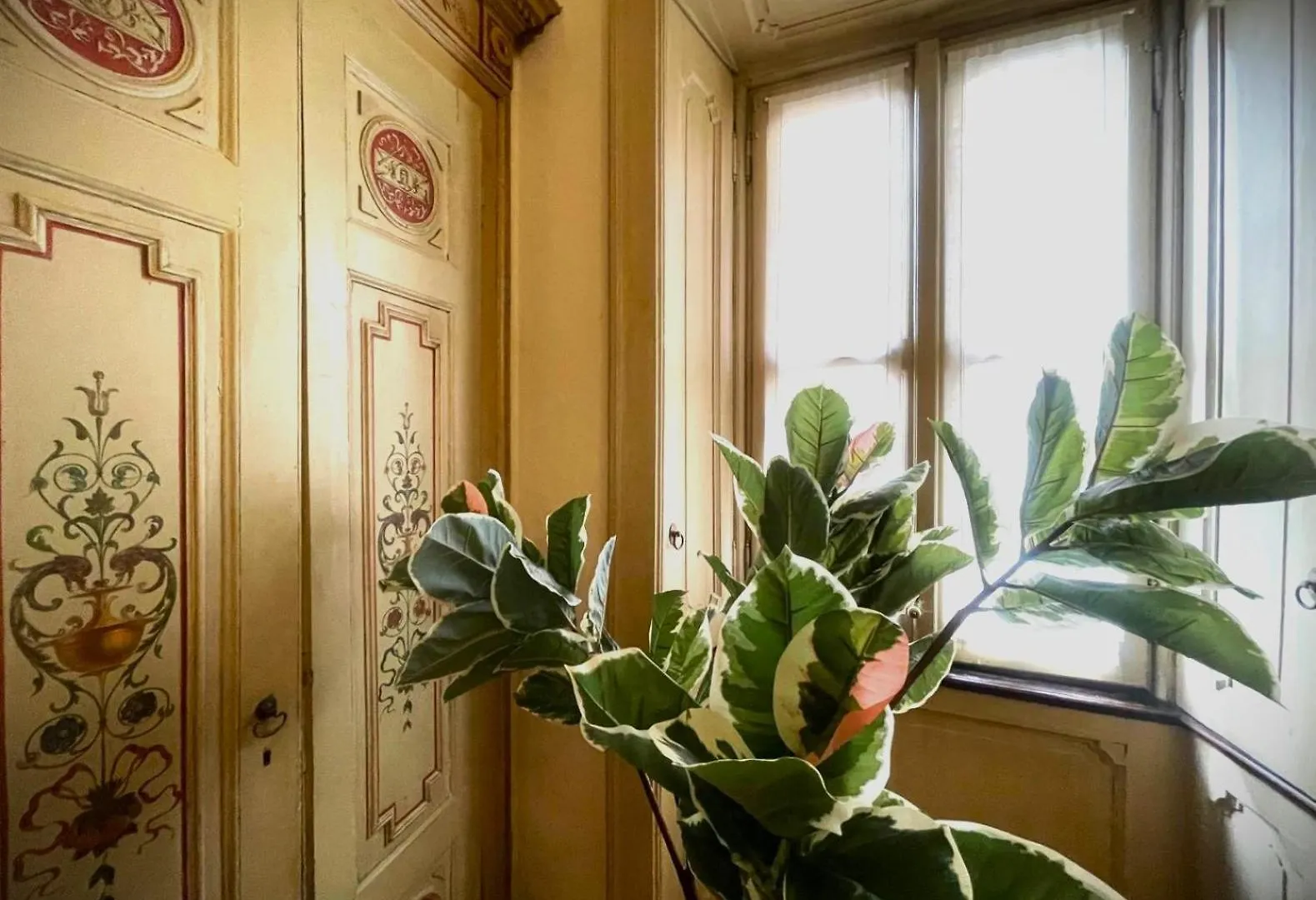 Dhomes Apartments And Rooms - Galleria Gold, Balcony Milan Italy